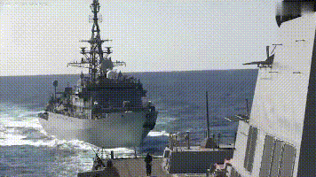 环球时报@实拍！美俄军舰差点撞上 俄罗斯指责：你挡路了