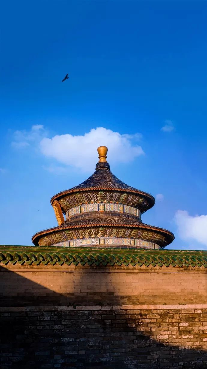 80后摄影师一组故宫图刷爆热搜!阅读2.4亿,一夜圈粉20万!