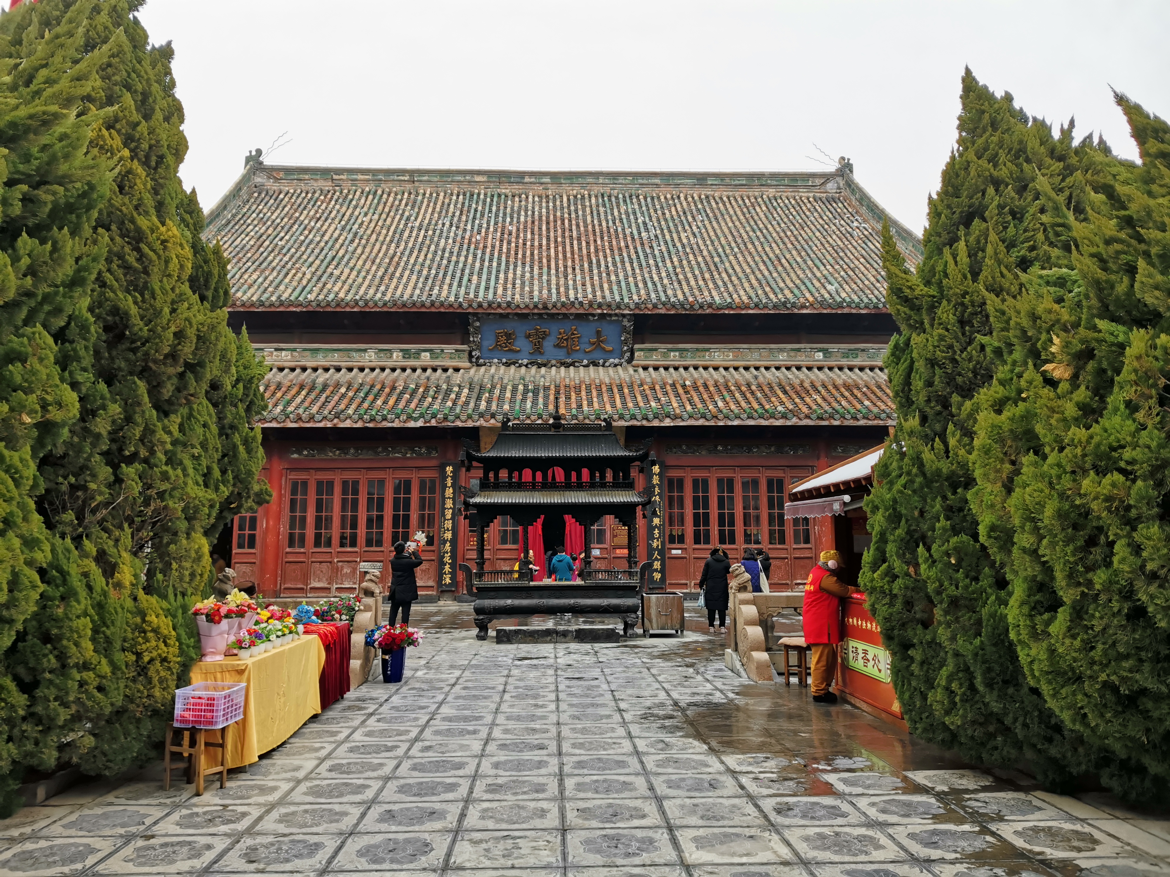 河南千年古寺里的宝贝千手观音像用整株银杏雕成全国仅有