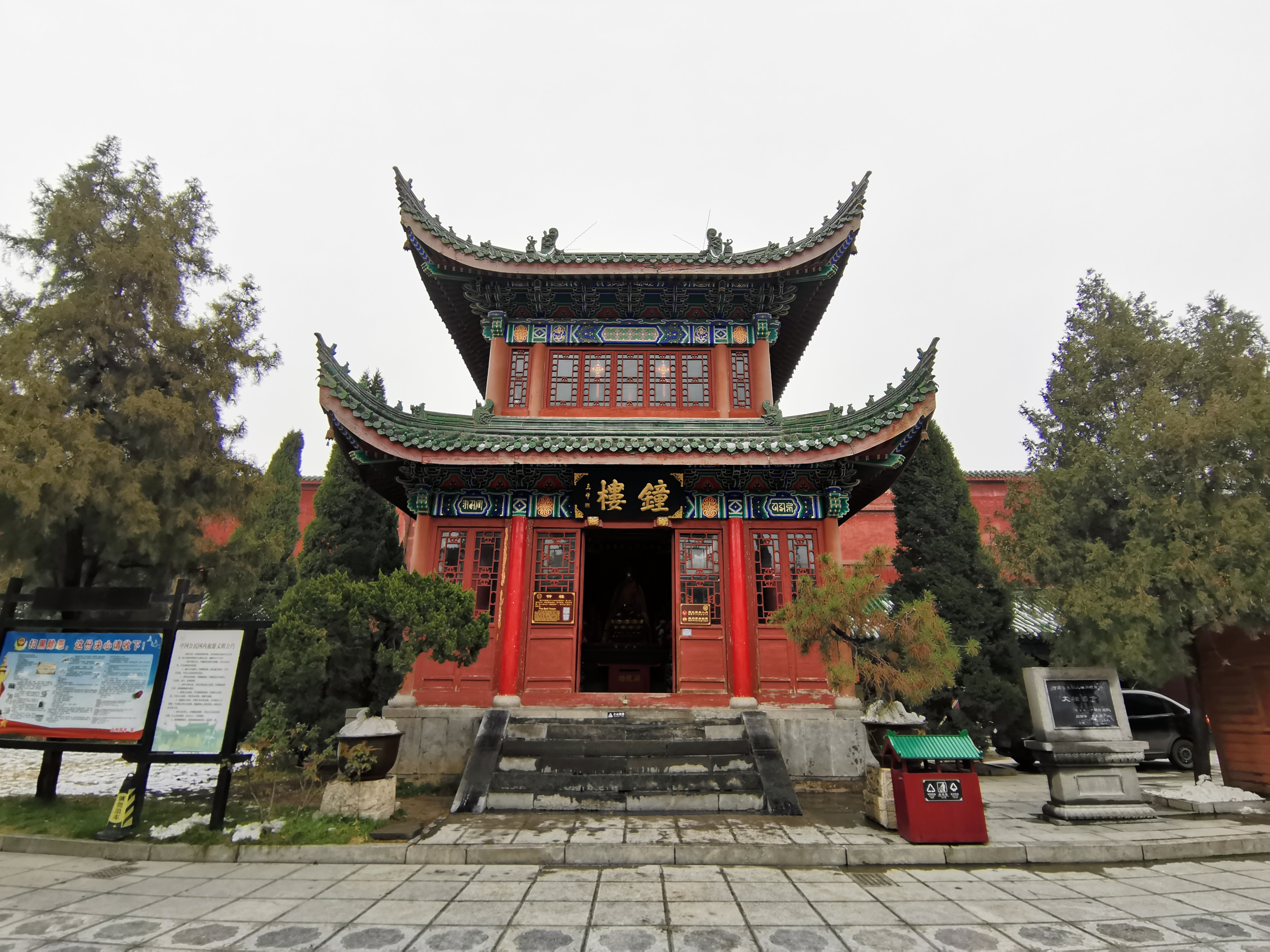 河南千年古寺里的宝贝千手观音像用整株银杏雕成全国仅有