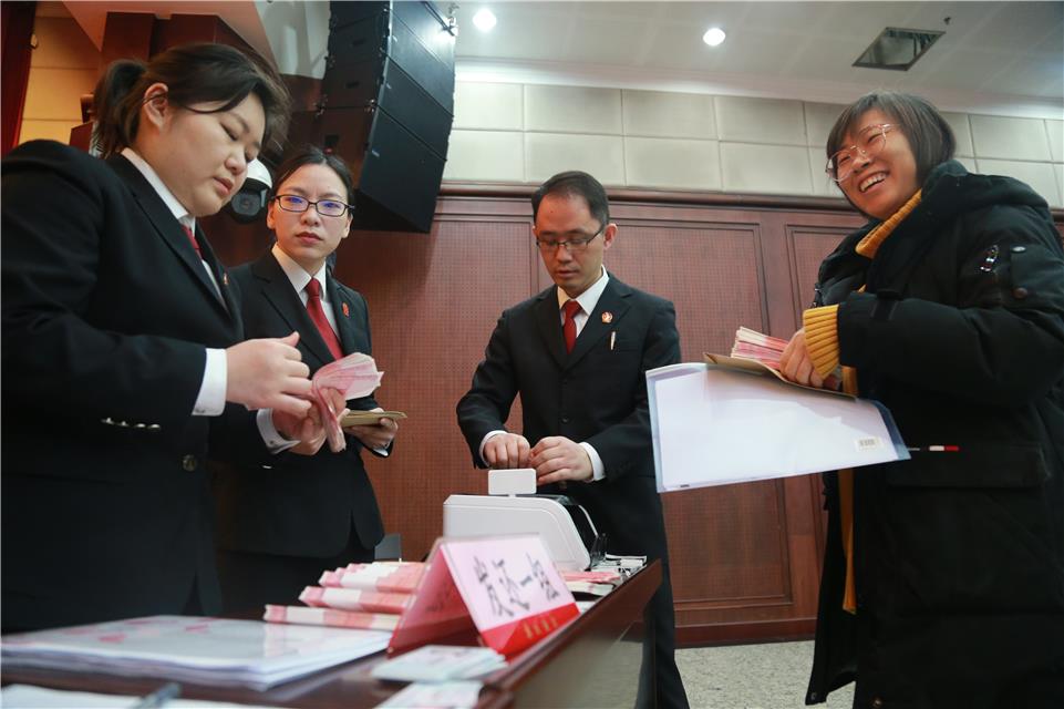 「经济日报」发钱啦！让劳动者安“薪”回家过年