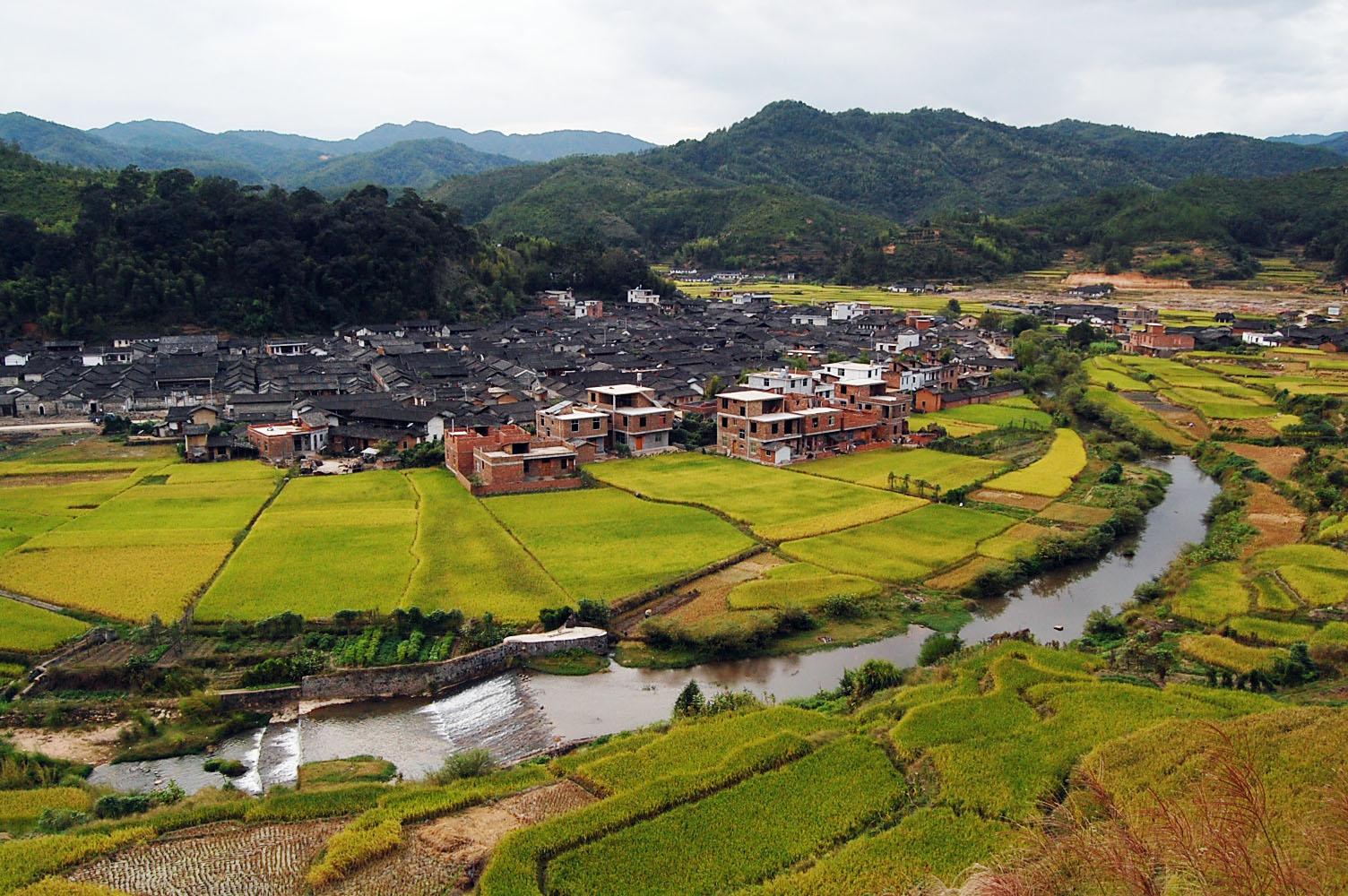 汀江源龙门风景区汀江源·龙门风景区地处长汀县庵杰乡涵前村,距县