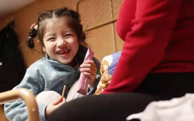 生活报@北京804名旅客乘“共青团号”列车回乡过年