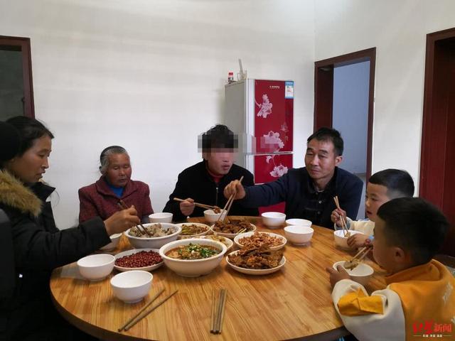 「生活报」父亲卖掉修理厂寻子，13年后终团聚