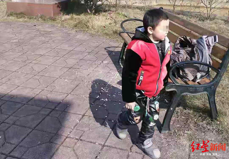 红星新闻：父亲忙着回微信4岁儿子失踪 10天后在工地找到不幸已死亡