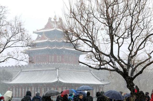 半岛晨报：故宫角楼餐厅推出6688元年夜饭 预定火爆上热搜