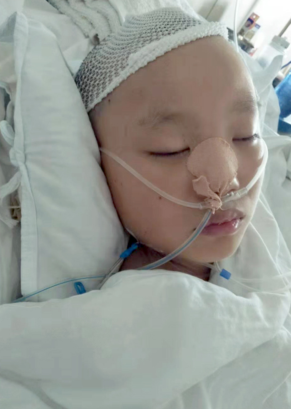 11岁男童昏迷4个月医生劝放弃妈妈暴瘦40斤不离不弃等孩子苏醒