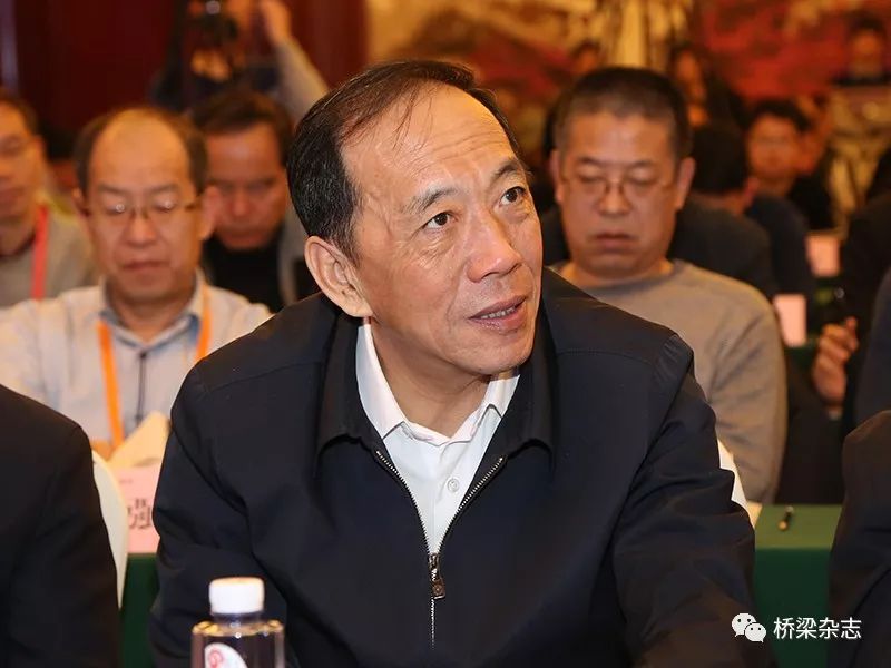 专家有交通运输部原总工程师周海涛,交通运输部公路局副局长周荣峰