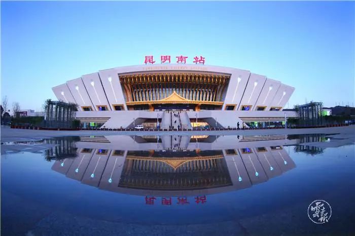 步入智能时代,昆明南站也变得"智慧"起来:自动售票,手机售票,刷脸进站