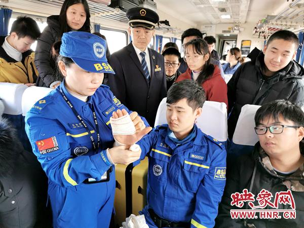 「映象网」“蓝天救援队”传授铁路职工救援知识助力春运守护旅客生命安全