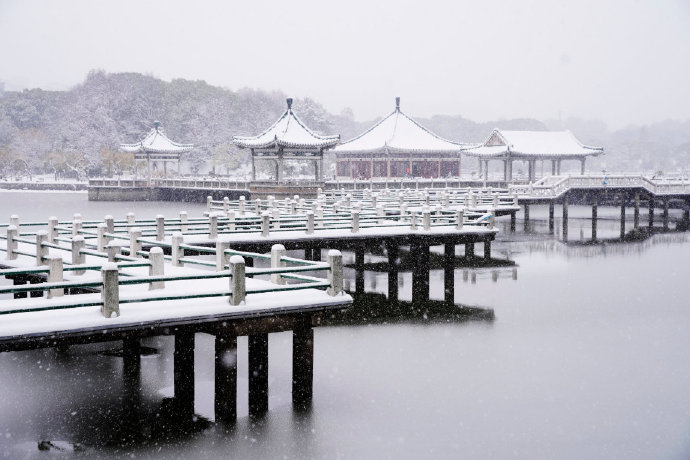 武汉东湖的雪景如画如醉