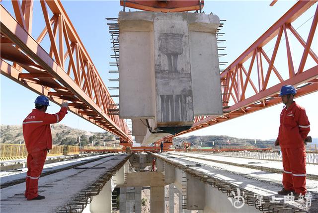 寻沾高速6标预制t梁吊装圆满完成预计年内全线通车