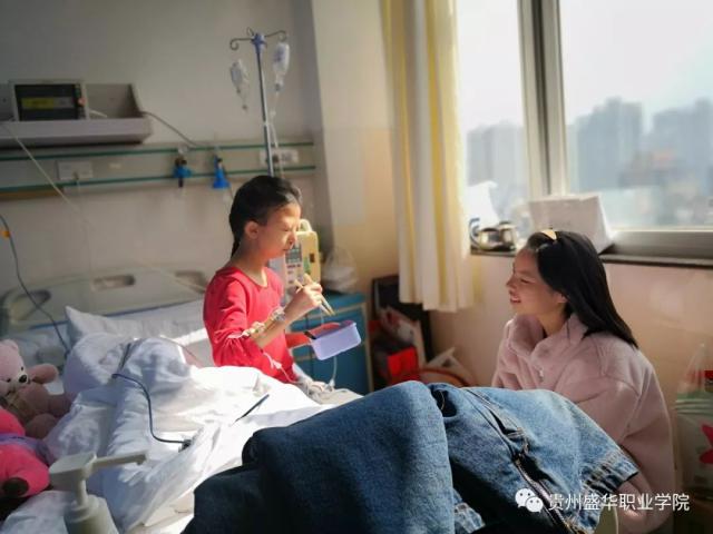 「半岛晨报」43斤贫困女大学生去世，却现“罗生门”：被捐超百万只收到2万？