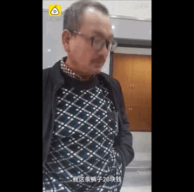 [生活报]为给儿子省钱娶媳妇，56岁农民工火车站啃免费馒头就餐，网友：看着看着眼眶湿润了