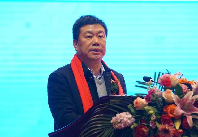 赞八泉峡全年实现营业收入151亿元1000余万元重奖功臣