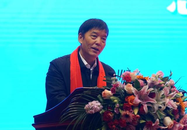 赞八泉峡全年实现营业收入151亿元1000余万元重奖功臣