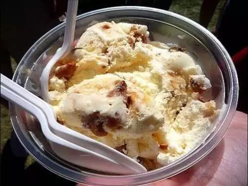 传说中的大蒜冰淇淋,看着还有点好吃?