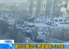 中国教育报@男孩往井盖扔鞭炮被炸飞，火车站父母丢孩子……寒假安全再强调也不过分！｜寒假来了
