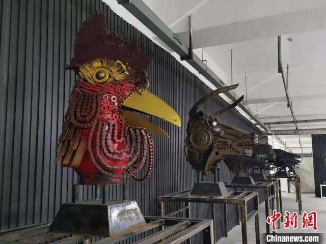 [中国小康网]“70后”赋予废铁新生命：打造钢铁版“十二兽首”