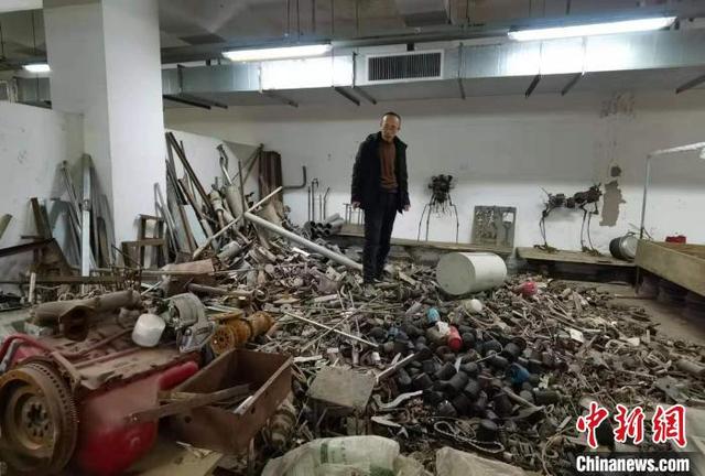 [中国小康网]“70后”赋予废铁新生命：打造钢铁版“十二兽首”