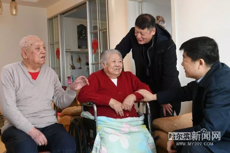 哈尔滨新闻网：别了，光荣的新中国首位女拖拉机手！社会各界送别“人民币女郞”梁军
