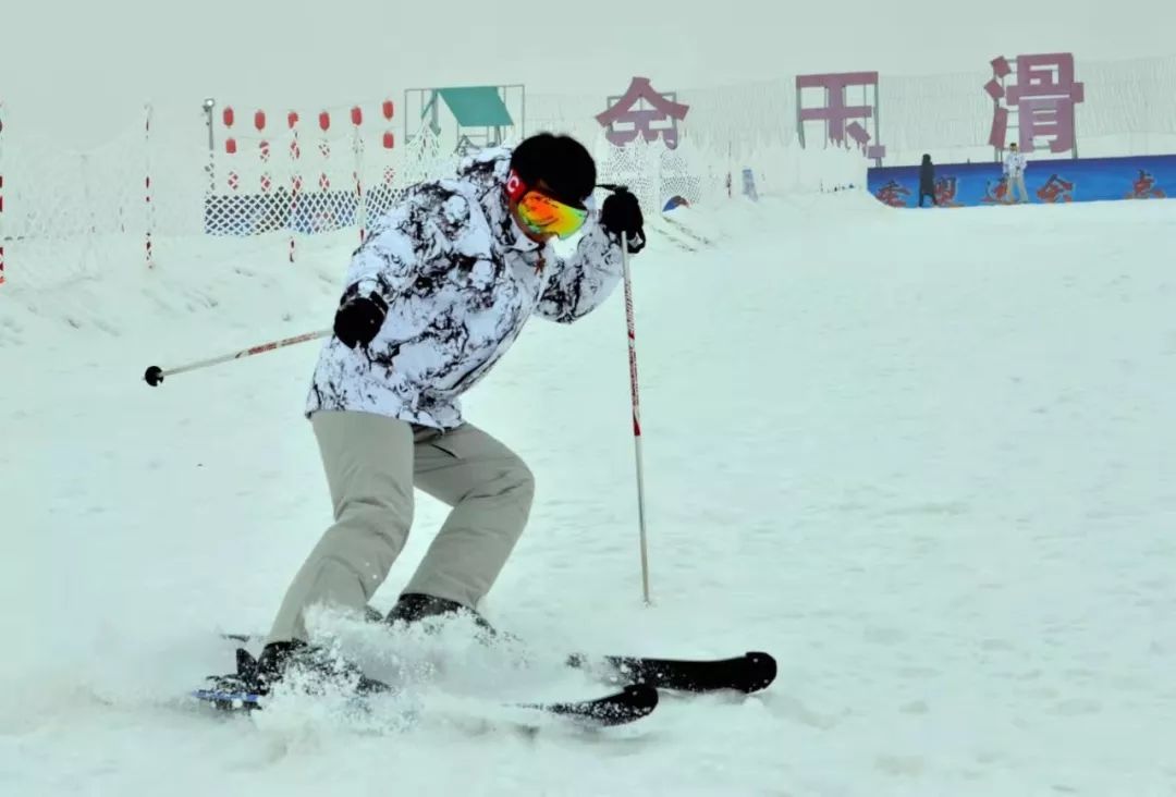 巨鹿滑雪场图片