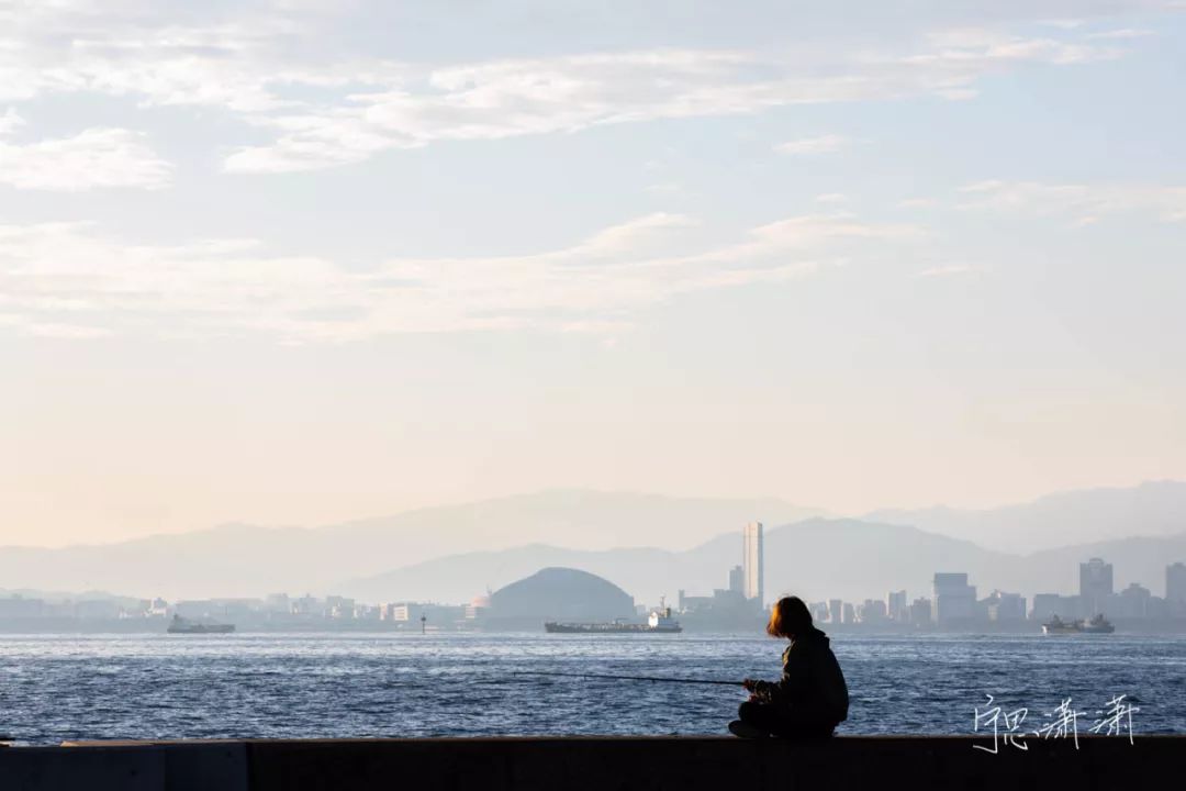 对焦一定是你画面中最重要的东西.比如你拍大姑娘.