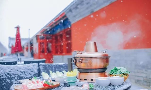 「人民日报」「关注」故宫年夜饭上热搜！6688一桌，没吃就取消了……