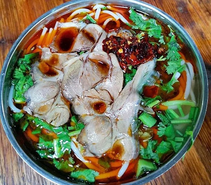 唤起"放肆"(长胖)的一天一碗鲜美的蹄花粉/羊肉粉/牛肉粉起床后用享有