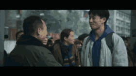 洞见■今年春运最感人的15个瞬间：世界再大，总有人盼你回家