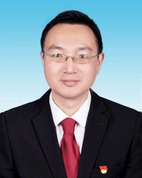 张玉昆,男,汉族,1969年9月生,中共党员,大学学历,1991年8月参加工作.