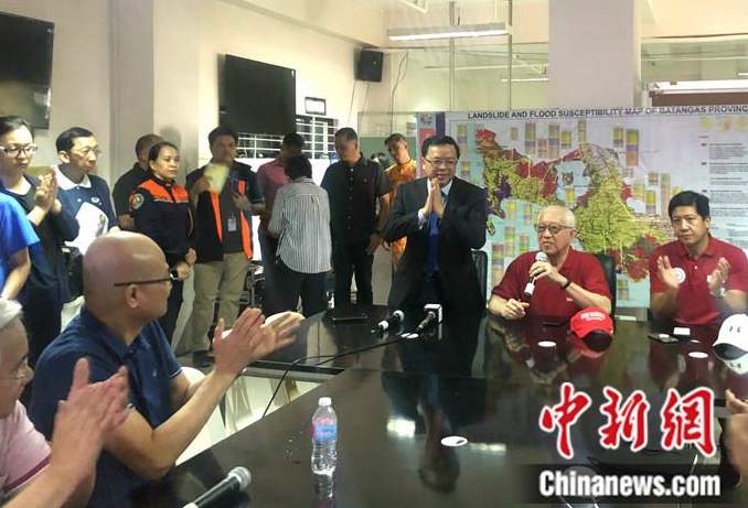 经济日报@中国万枚口罩援菲火山重灾区，灾民高呼CHINA致谢