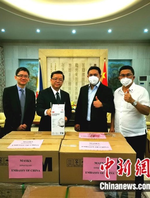 经济日报@中国万枚口罩援菲火山重灾区，灾民高呼CHINA致谢