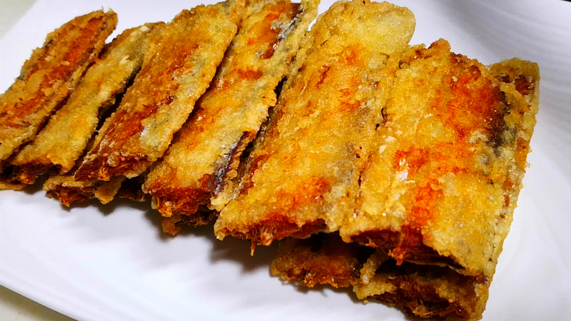 炸带鱼时万万不可直接下锅炸多加这1步带鱼不腥不腻又酥脆