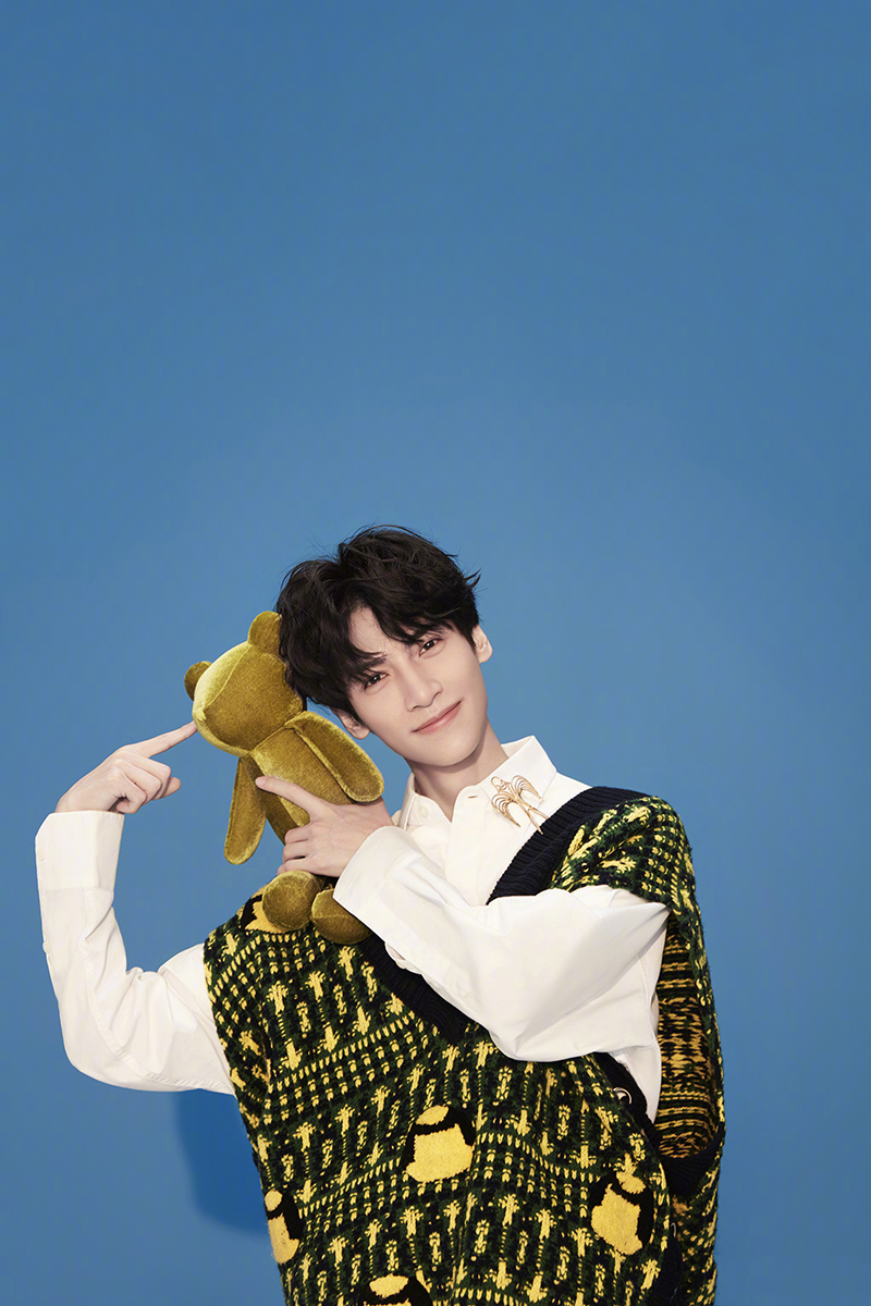 这造型太可了31岁罗云熙穿针织衫可甜可盐笑容温暖秒变小鲜肉