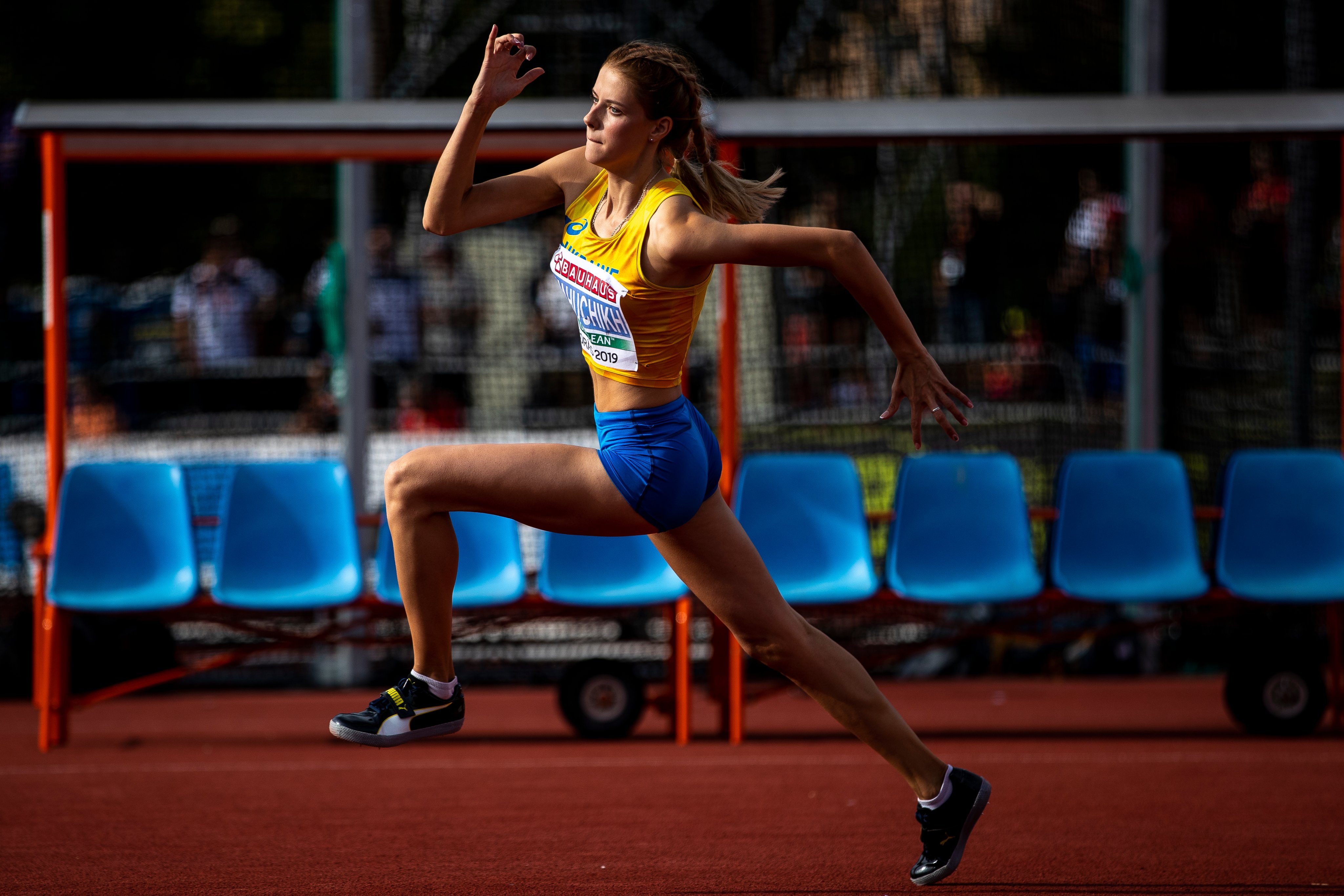 2米01破世界青年纪录乌克兰美女跳高首秀无敌高出中国009米
