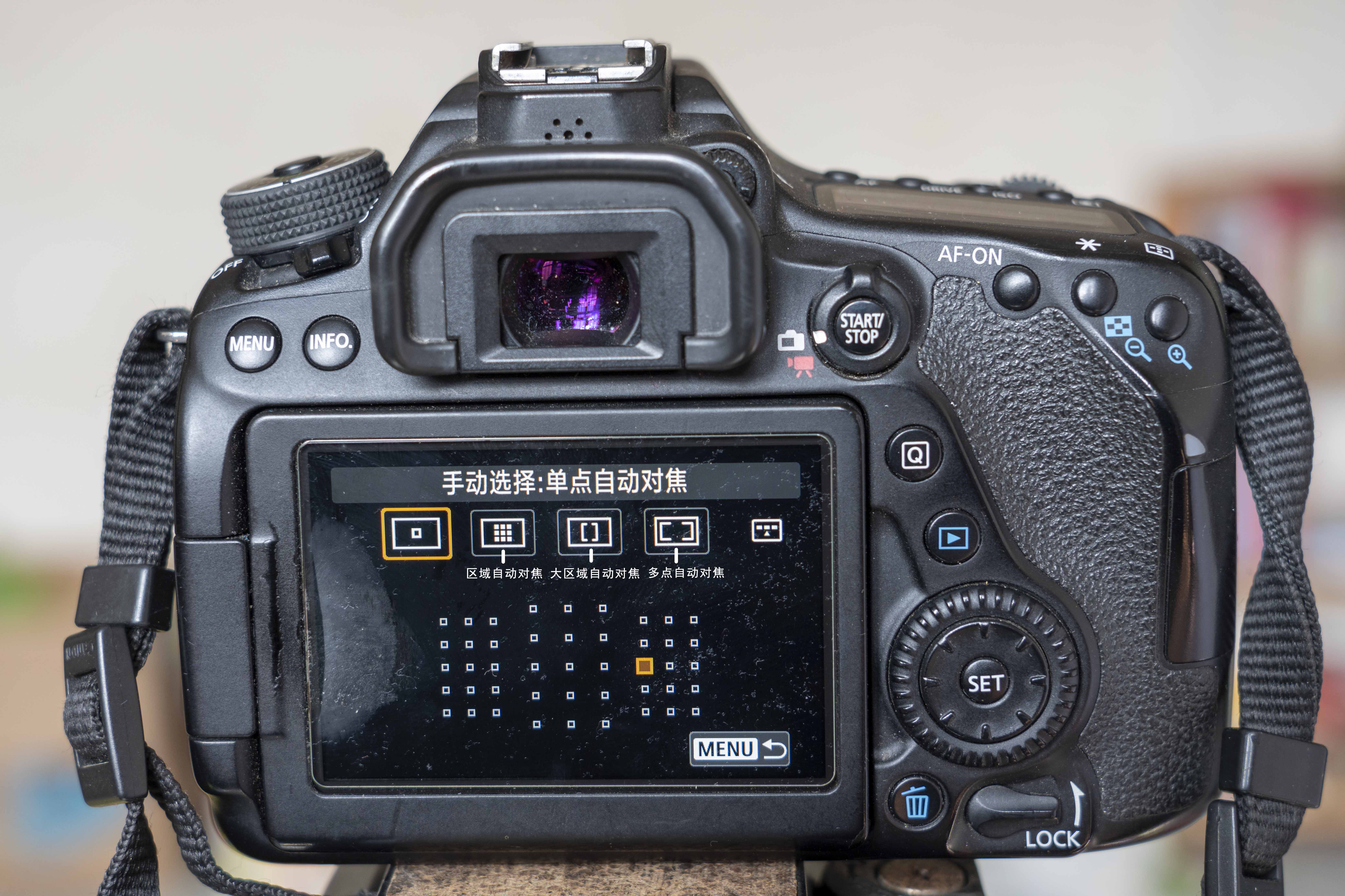 根据对焦范围又分为单点自动对焦,局部自动对焦与多点自动对焦等.