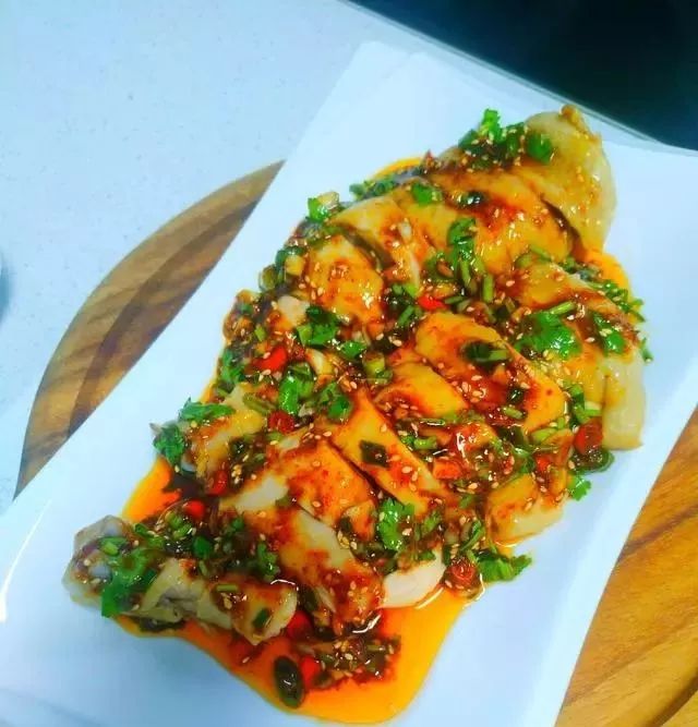 汁调料:;香葱适量;姜末适量;盐少许做法香葱切粒放碟中,用少许热油浇