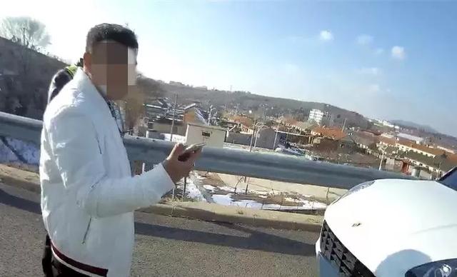 山东高速交警：春运播报：保时捷187公里/小时，超速70%！罚款2000元记12分！