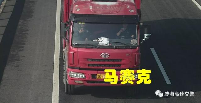 山东高速交警：春运播报：保时捷187公里/小时，超速70%！罚款2000元记12分！