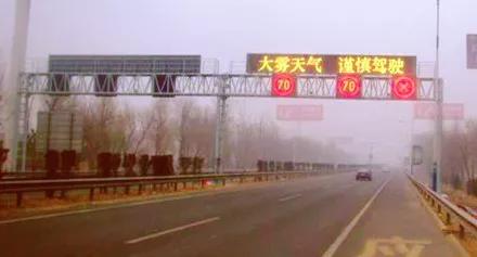山东高速交警：春运播报：保时捷187公里/小时，超速70%！罚款2000元记12分！