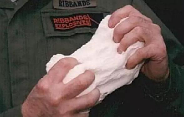 #中国小康网#外形酷似口香糖，美军士兵曾用来取暖，威力却大的惊人