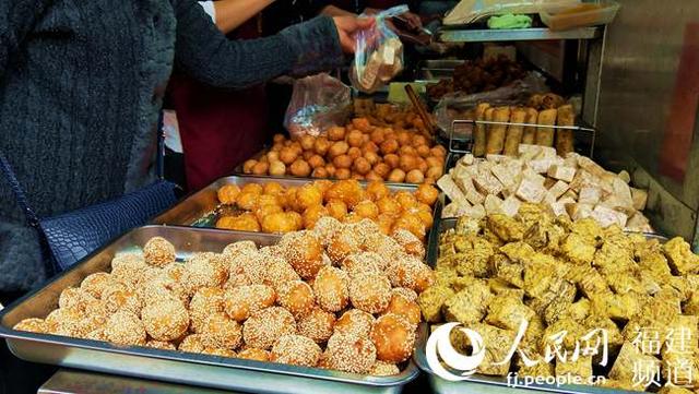 福州新闻网■厦门第八市场年味十足 市民纷纷打卡寻“闽南古早味”