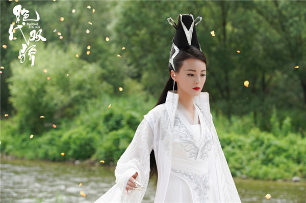 绝代双骄的两位移花宫主:一位总演腹黑女,一位是著名广告代言人