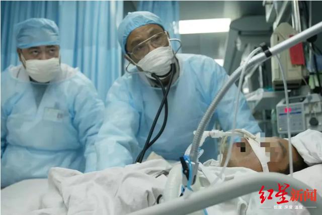 红星新闻@84岁钟南山，再战防疫最前线！这两张照片让人肃然起敬