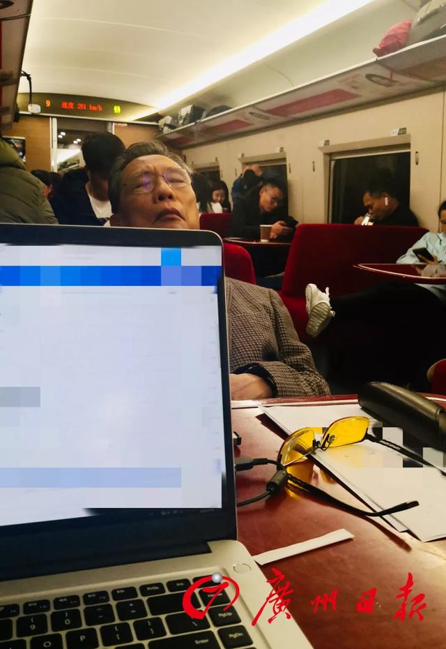 荆楚网：84岁钟南山行程曝光！致敬这群疫情中的逆行者