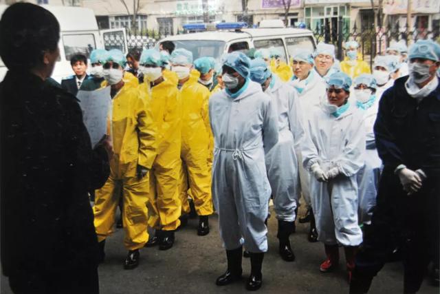 【南京江北新区】钟南山这张图疯传：17年前他领军战非典；今天，84岁的他再赴武汉