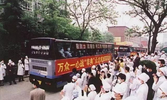 【南京江北新区】钟南山这张图疯传：17年前他领军战非典；今天，84岁的他再赴武汉