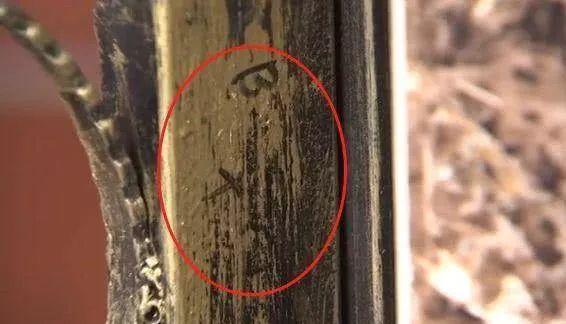 生活报@六旬快递员在住户门上画符号，业主心忧小偷而报警