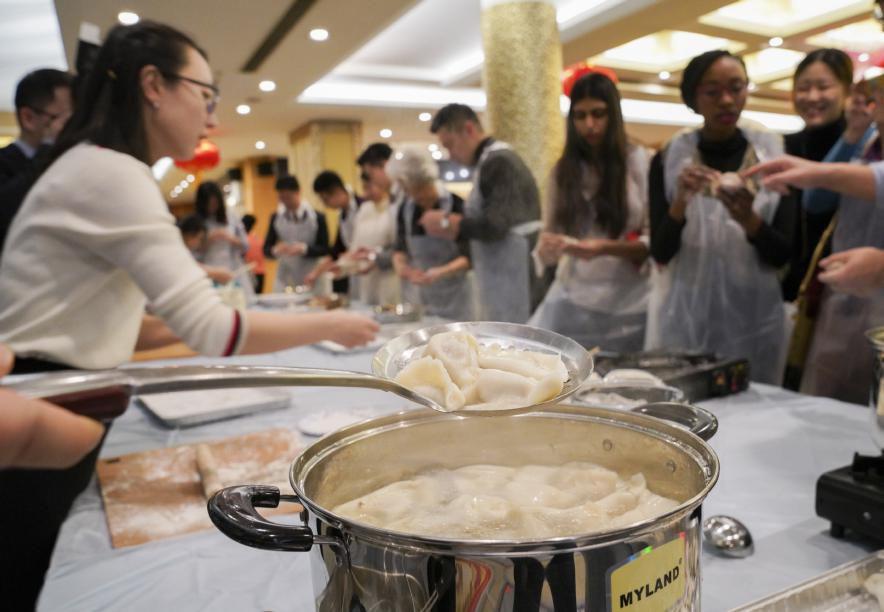 #经济日报#中国“年味儿”飘香世界